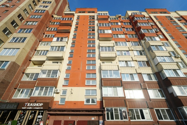 Купить двухкомнатную квартиру на улице Космический проспект в Омске. Вариант № 54741, 18, площадь -  квм, цена 7500000 рублей