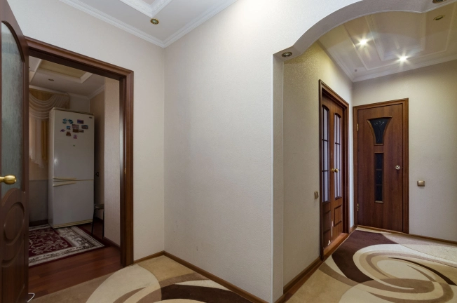 Купить двухкомнатную квартиру на вторичке в Микрорайоне 4-й, Тобольск в Тобольске. Вариант № 11034, 12, площадь -  квм, цена 5800000 рублей