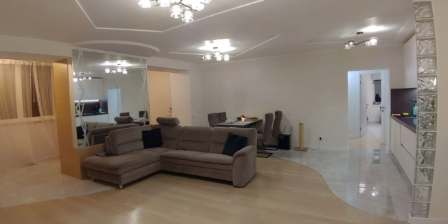 . Вариант № 3670, 13, площадь - 130 квм, цена 13900000 рублей