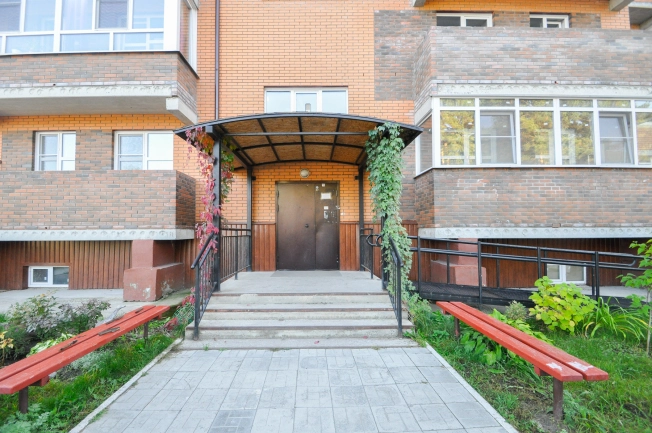 Купить четырехкомнатную квартиру в Новосибирской области. Вариант № 3400203, 32, площадь -  квм, цена 13900000 рублей