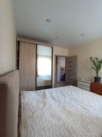 Купить трехкомнатную квартиру в районе Калининский в Новосибирске. Вариант № 6143137, 4, площадь -  квм, цена 8050000 рублей