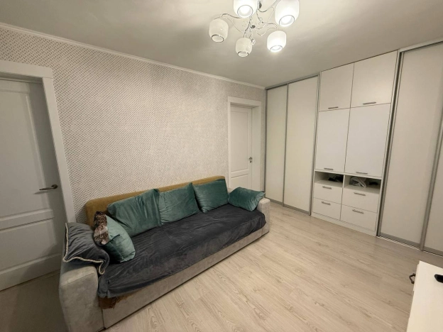 Купить трехкомнатную квартиру в Калуге. Вариант № 6796093, 8, площадь -  квм, цена 5850000 рублей