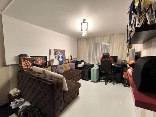 Купить квартиру на улице Есенина в Белгороде. Вариант № 40510, 4, площадь -  квм, цена 6100000 рублей