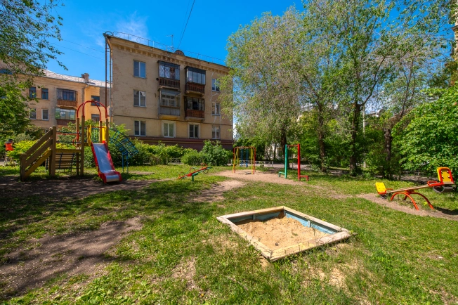 Купить двухкомнатную квартиру в Микрорайоне 142-й, Магнитогорск в Магнитогорске. Вариант № 43376, 18, площадь -  квм, цена 3899000 рублей