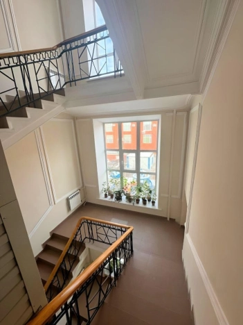 Купить трехкомнатную квартиру в районе Тверской в Москве. Вариант № 7213769, 17, площадь -  квм, цена 86000000 рублей