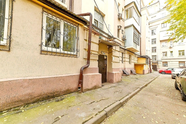 Купить трехкомнатную квартиру в Ростовской области. Вариант № 9589895, 16, площадь -  квм, цена 15500000 рублей