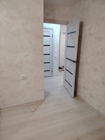 Купить трехкомнатную квартиру на вторичке в Микрорайоне 8-й, Элиста в Элисте. Вариант № 38712, 7, площадь -  квм, цена 6200000 рублей