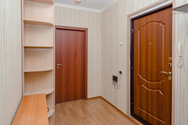 Купить двухкомнатную квартиру на вторичке на улице Гребенщикова в Новосибирске. Вариант № 8031942, 10, площадь -  квм, цена 6000000 рублей