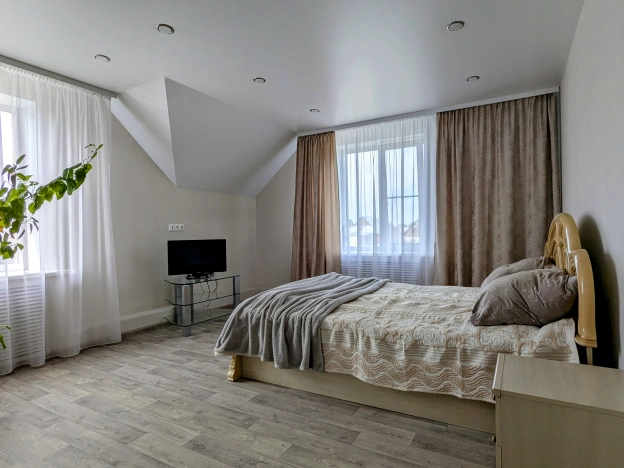 Купить дом на улице Жуковского в Новосибирске. Вариант № 1367950, 16, площадь -  квм, цена 15180000 рублей