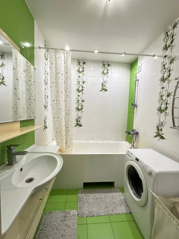 Купить двухкомнатную квартиру в Новосибирской области. Вариант № 10223772, 18, площадь -  квм, цена 12000000 рублей