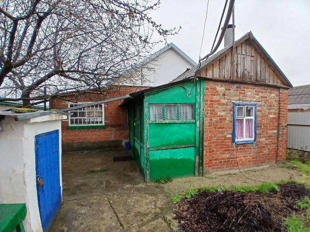 Купить дом на улице Сазонова в Ейске. Вариант № 33720, 4, площадь -  квм, цена 4190000 рублей