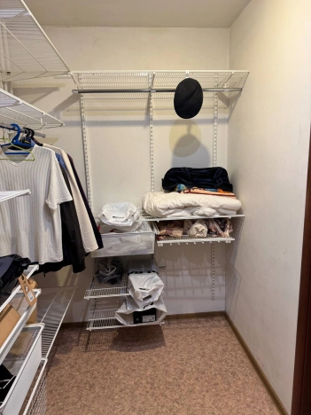 Купить трехкомнатную квартиру в Ленинградской области. Вариант № 3871456, 29, площадь -  квм, цена 19500000 рублей