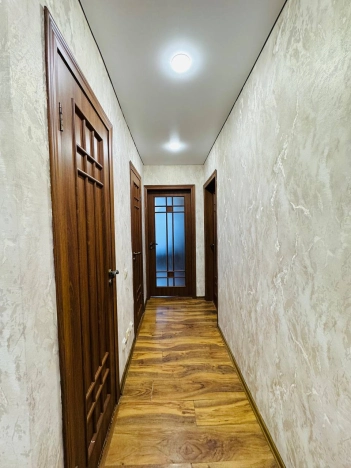 Купить трехкомнатную квартиру в Старом Осколе. Вариант № 8325065, 9, площадь -  квм, цена 8200000 рублей