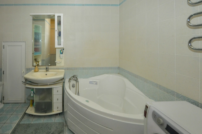 Купить трехкомнатную квартиру в районе Советский в Новосибирске. Вариант № 58492, 17, площадь -  квм, цена 23000000 рублей