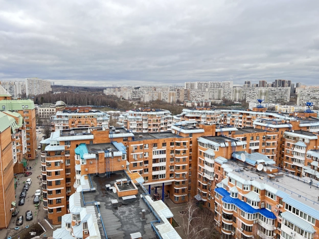 Купить трехкомнатную квартиру в ЮЗАО в Москве. Вариант № 24229, 28, площадь -  квм, цена 33000000 рублей