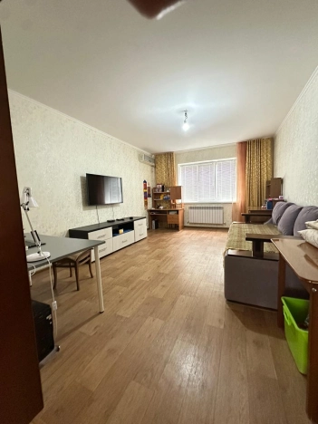 Купить трехкомнатную квартиру в Микрорайоне 8-й, Элиста в Элисте. Вариант № 7861639, 1, площадь -  квм, цена 8900000 рублей