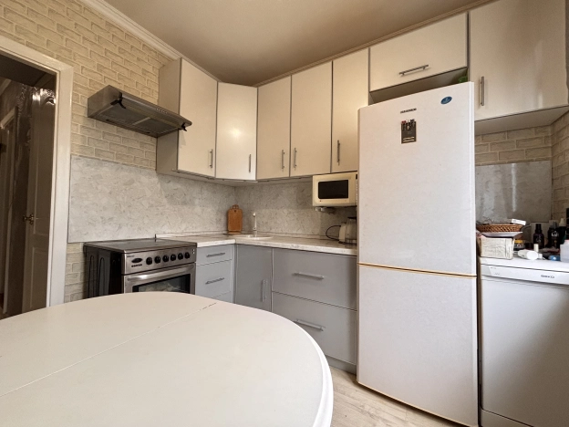 Купить двухкомнатную квартиру в Старом Осколе. Вариант № 6059483, 6, площадь -  квм, цена 5800000 рублей