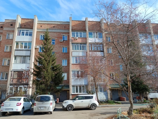 Купить четырехкомнатную квартиру в Омске. Вариант № 15806, 0, площадь -  квм, цена 6800000 рублей