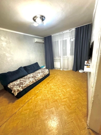 Купить трехкомнатную квартиру на вторичке в Микрорайоне 4-й, Элиста в Элисте. Вариант № 29442, 5, площадь -  квм, цена 4500000 рублей