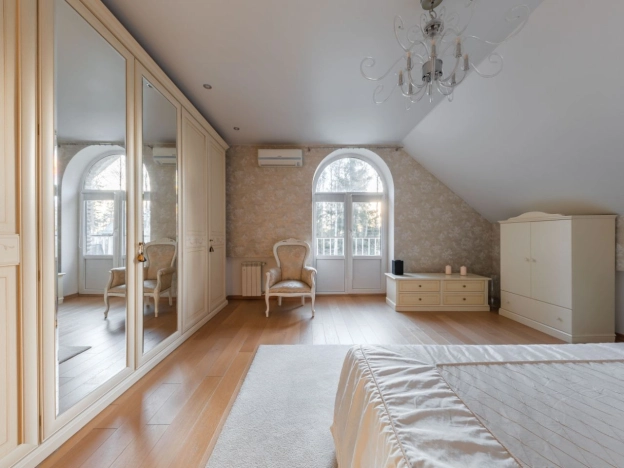 Купить дом в районе Выборгский в Санкт-Петербурге. Вариант № 23826, 19, площадь -  квм, цена 55000000 рублей