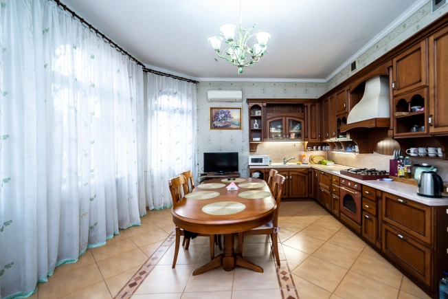 Купить дом в Краснодаре. Вариант № 9109702, 40, площадь -  квм, цена 35000000 рублей