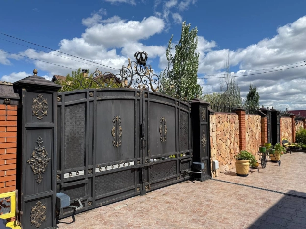 Купить дом в районе Железнодорожный в Улан-Удэ. Вариант № 48142, 3, площадь -  квм, цена 55500000 рублей