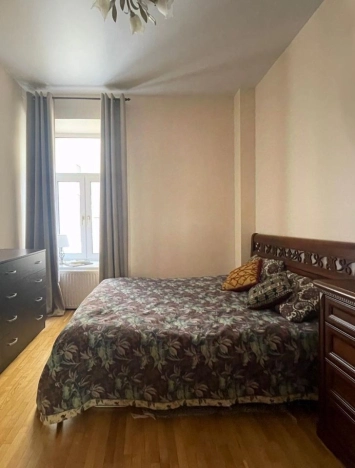 Купить однокомнатную квартиру на вторичке у метро Василеостровская в Санкт-Петербурге. Вариант № 436594, 5, площадь -  квм, цена 24750000 рублей