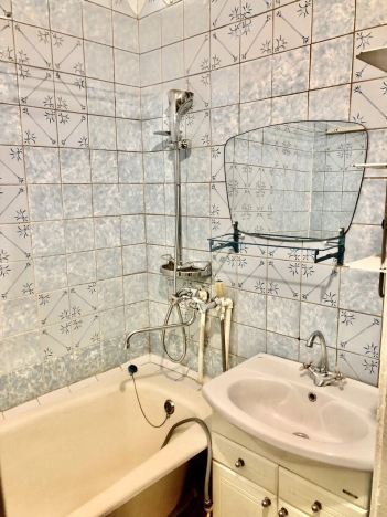 Купить двухкомнатную квартиру в Иркутске. Вариант № 8446152, 9, площадь -  квм, цена 7800000 рублей