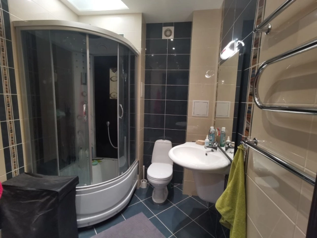 Купить трехкомнатную квартиру в Сыктывкаре. Вариант № 11228, 8, площадь -  квм, цена 13400000 рублей