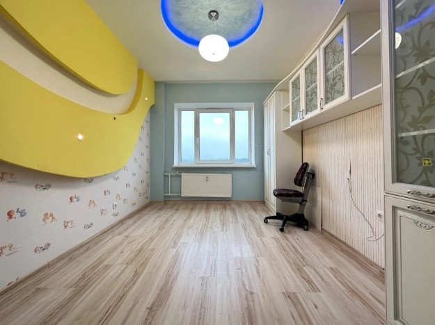 Купить трехкомнатную квартиру в районе Выборгский в Санкт-Петербурге. Вариант № 51922, 13, площадь -  квм, цена 18750000 рублей