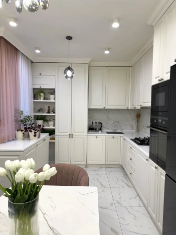 Купить трехкомнатную квартиру в Ростовской области. Вариант № 3265596, 4, площадь -  квм, цена 12500000 рублей