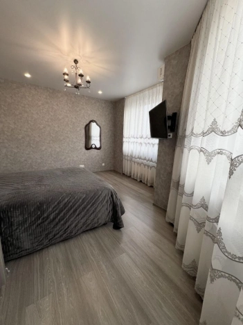 Купить трехкомнатную квартиру в Пушкине. Вариант № 8549199, 18, площадь -  квм, цена 17350000 рублей