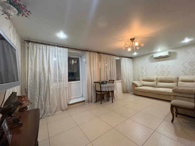 Купить трехкомнатную квартиру в Новосибирске. Вариант № 9062919, 4, площадь -  квм, цена 6800000 рублей