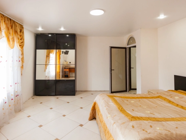 Купить дом на улице Благодарная в Бердске. Вариант № 12825, 18, площадь -  квм, цена 18500000 рублей