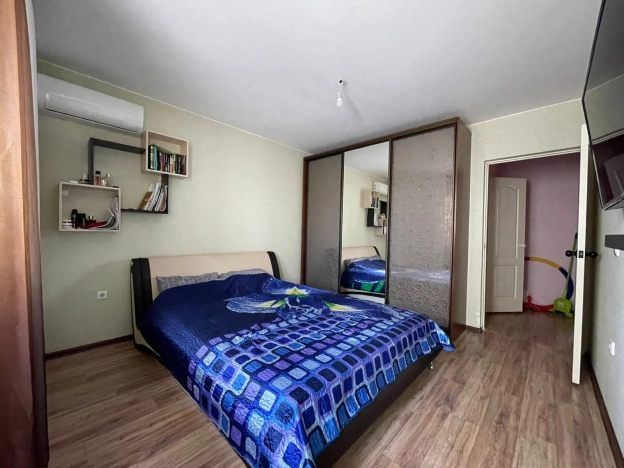 Купить двухкомнатную квартиру на улице имени Калинина в Краснодаре. Вариант № 2730270, 4, площадь -  квм, цена 6250000 рублей