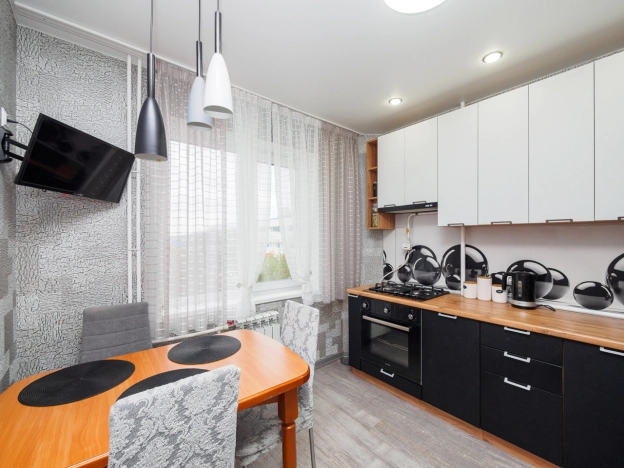 Купить трехкомнатную квартиру в Омске. Вариант № 2105937, 4, площадь -  квм, цена 6900000 рублей