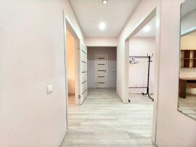 Купить трехкомнатную квартиру в Микрорайоне 8-й, Элиста в Элисте. Вариант № 9090985, 9, площадь -  квм, цена 6100000 рублей