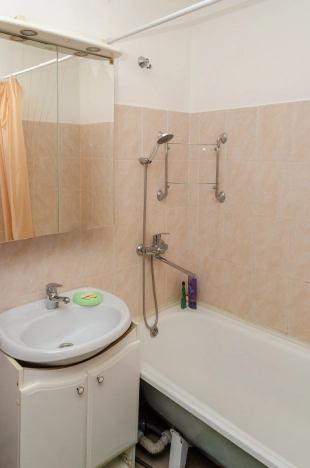 Купить квартиру в районе Калининский в Новосибирске. Вариант № 23002, 13, площадь -  квм, цена 4200000 рублей