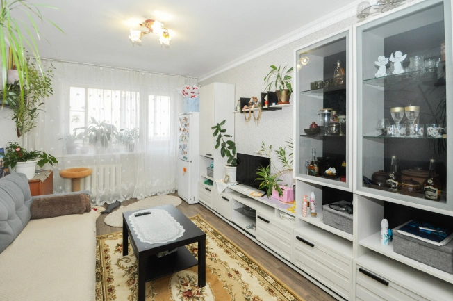 Купить трехкомнатную квартиру в Новосибирской области. Вариант № 8447850, 2, площадь -  квм, цена 5400000 рублей