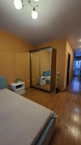 Купить трехкомнатную квартиру в Новосибирске. Вариант № 9858541, 5, площадь -  квм, цена 10800000 рублей