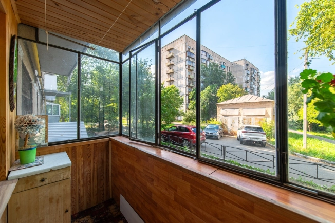 Купить двухкомнатную квартиру в Микрорайоне 142-й, Магнитогорск в Магнитогорске. Вариант № 261968, 9, площадь -  квм, цена 3550000 рублей