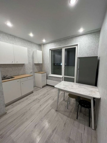 Снять однокомнатную квартиру в Новосибирске. Вариант № 9303487, 6, площадь -  квм, цена 35000 рублей