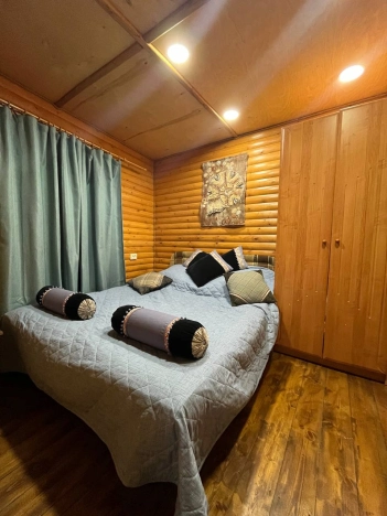 Купить торговые помещения в Алуште. Вариант № 8103005, 3, площадь -  квм, цена 8500000 рублей