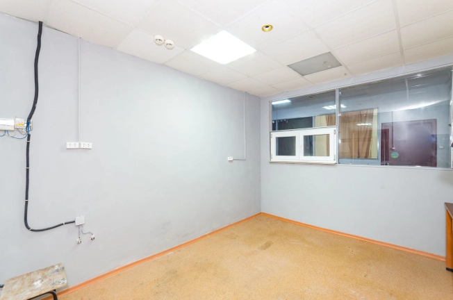 Купить коммерческую недвижимость в Тобольске. Вариант № 14638, 33, площадь -  квм, цена 21000000 рублей