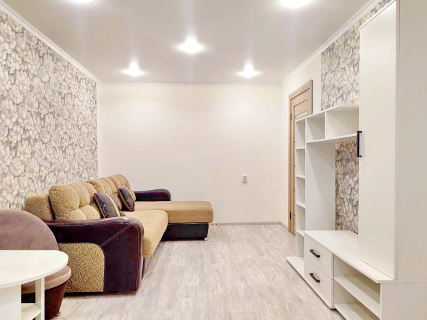 Купить однокомнатную квартиру в Калужской области. Вариант № 9562049, 1, площадь -  квм, цена 3790000 рублей