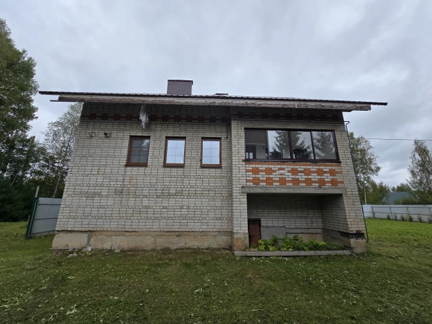 Купить дом на улице Лесная в Ярославской области. Вариант № 3716685, 3, площадь -  квм, цена 11000000 рублей