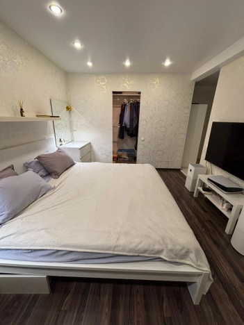 Купить однокомнатную квартиру в районе Московский в Санкт-Петербурге. Вариант № 19337, 4, площадь -  квм, цена 6800000 рублей