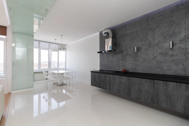 Купить двухкомнатную квартиру на улице 10 лет Октября в Омске. Вариант № 5498, 5, площадь -  квм, цена 12600000 рублей