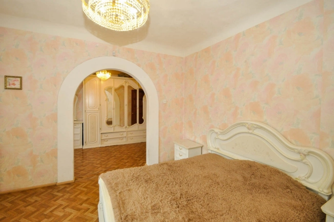 Купить трехкомнатную квартиру в районе Ленинский в Новосибирске. Вариант № 2125107, 18, площадь -  квм, цена 8500000 рублей