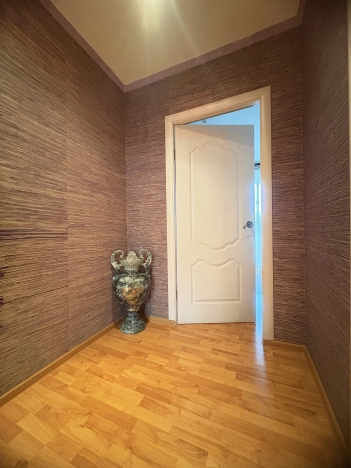 Купить двухкомнатную квартиру в Октябрьском. Вариант № 2582678, 15, площадь -  квм, цена 5800000 рублей